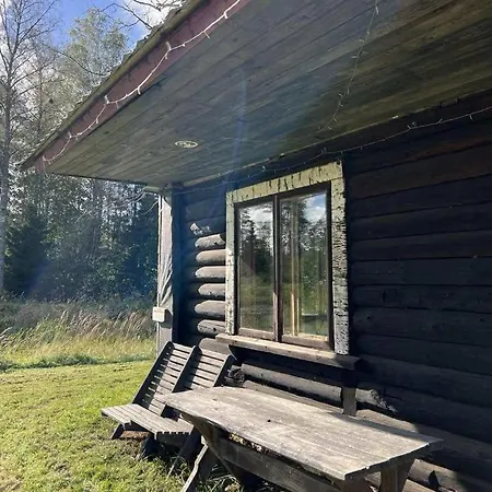 Pangamaee Puhkemaja Dom wakacyjny Lokuta (Raplamaa)